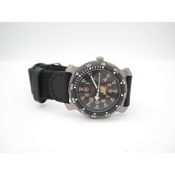 Men's Victorinox Swiss Army Quartz WR Analog 39mm Dial B Joy Co. Watch (G103) - Picture 7 of 9